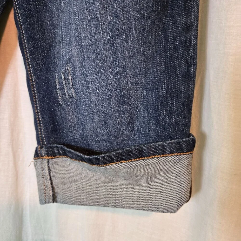 Candies jeans womens Size 9 medium wash pedal pushers cuffed denim distressed